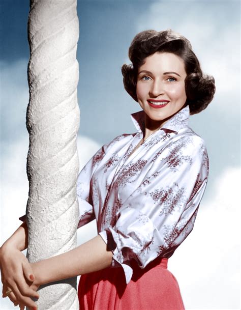 In 1958 A Brunette Betty White Secured Her Hot Pink Signature Lip Betty White Beauty Looks