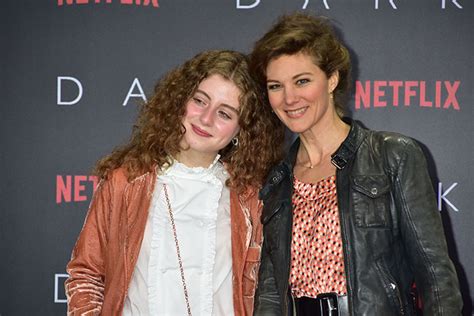 Mai 1976 in halle (saale)) ist eine deutsche schauspielerin. Ab in den Gruselwald mit der ersten deutschen Netflix ...