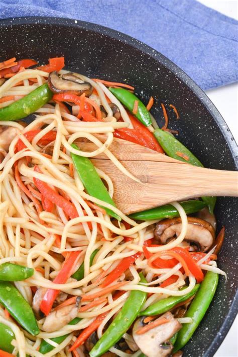 Keto grocery shopping has never been easier! EASY Keto Lo Mein - Low Carb Lo Mein Idea - Quick ...