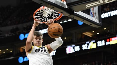 Walker Kessler Cleans Up Miss Throws Down Reverse Dunk