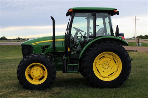 John Deere 5105m Farm Tractor John Deere Farm Tractors John Deere