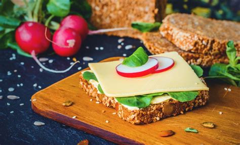 Zahlreiche rezepte, viele tipps & tricks rund um die monsieur cuisine und tolle beiträge von mitgliedern der monsieur cuisine community machen die küchenmaschine zu einem erlebnis für jeden tag. Käse und Brot: Ein modernes Traumpaar · Deutsche Innungsbäcker