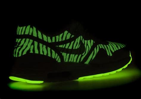 Nike Sportswear Glow In The Dark Pack Complex