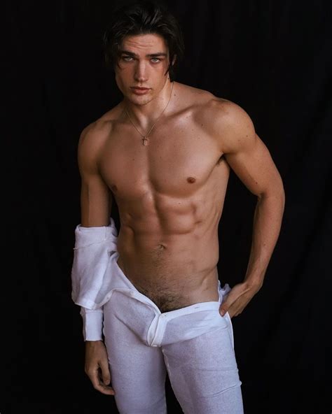 Wyatt Cushman Nude Modelo Pelado Em Fotos Picantes Xvideos Gay