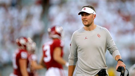 Ou Football Lincoln Riley Knows The Makings Of A Bad Locker Room