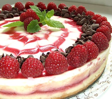 This white chocolate raspberry cheesecake is a creamy white chocolate cheesecake swirled with raspberry filling, all set in a chocolate cookie crust! White Chocolate Raspberry Cheesecake Recipe ~ Easy Dessert Recipes