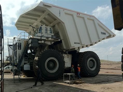 I Present To You The Current Worlds Largest Dump Truck A Liebherr T