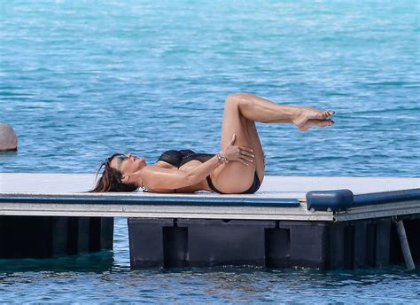 Lizzie Cundy Swimsuit Thefappening