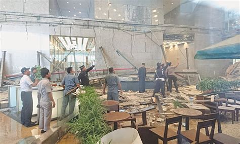 Police say collapse of jakarta building's mezzanine level, which injured at least 75 people, was an accident. Jakarta stock exchange floor collapse injures 75 ...