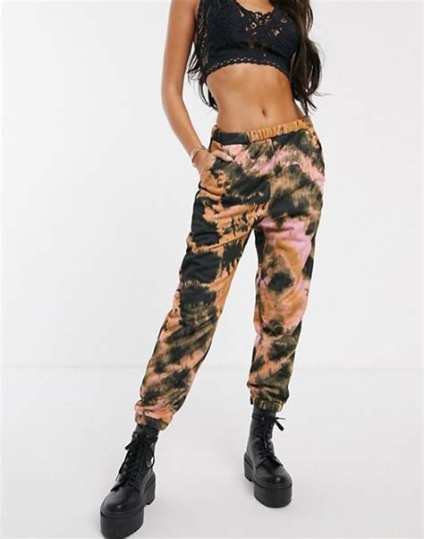 Gray sweatpants are back from the '90s — here's how to style them. Lady Gaga's Tie-Dye Sweatpants Are the Only Thing We Ever ...