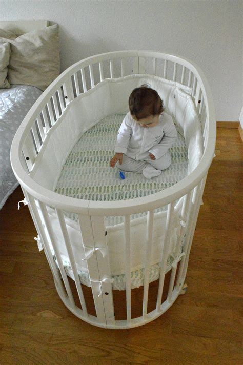 Every parent wants the best for their baby. Convertible baby crib Stokke Sleepi Bed - Currently Wearing