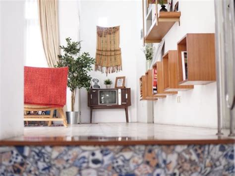 Area outdoor dan indoor kecuali kamar jika sedang ada tamu. 5 Lokasi Prewedding Indoor di Bandung