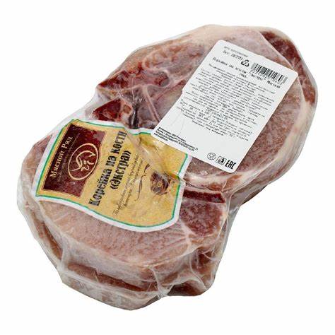 Свинина на кости корейка экстра замороженная Мясной ряд Картинка - Свинина на кости корейка экстра замороженная Мясной ряд