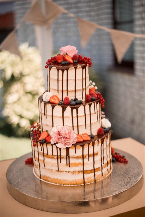 Naked Cake Hochzeitstorte mit fließender Schokolade coucoucake cake