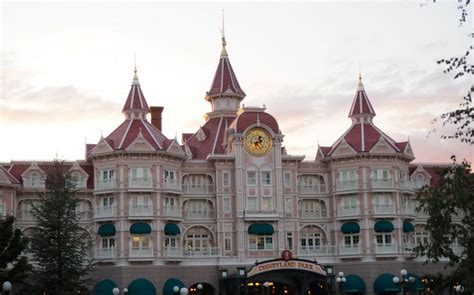 Top 10 Most Unique Attractions To Disneyland Paris Mini