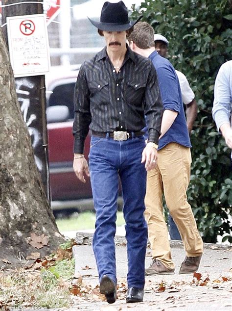 Matthew McConaughey Ends Up In A Bloody Mess After Fist Fight With Police On Set Daily Mail Online