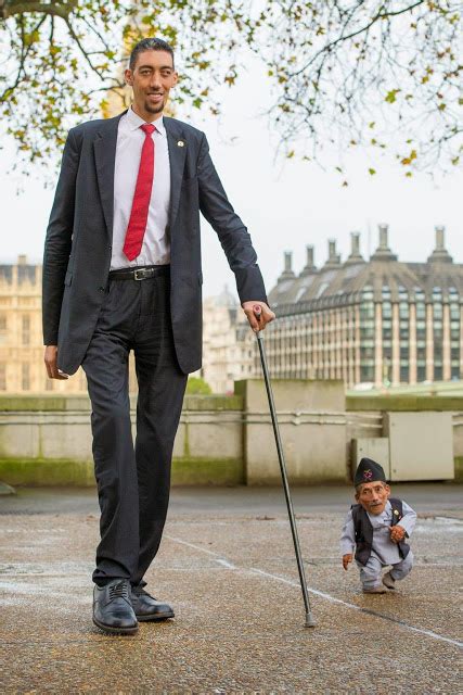 Photos Tallest Man In The World Meets World S Shortest Man In London