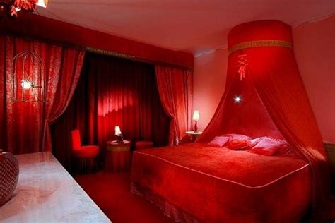Melodinas Red Light Red Rooms Luxurious Bedrooms Bedroom Red