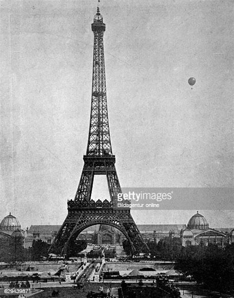 Drawing Eiffel Tower Fotografías E Imágenes De Stock Getty Images
