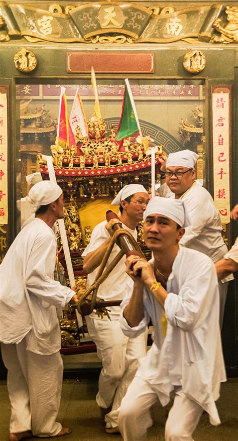 What is it, and why are devotees running around in a trance? Nine Emperor Gods Festival 2016 is drawing near - Half a ...