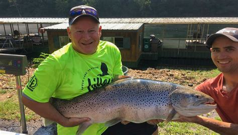 New State Record Brown Trout Caught At Lake Taneycomo