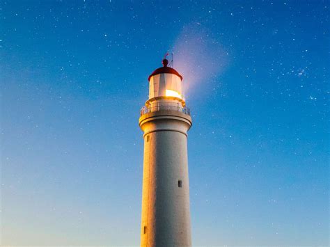 Download Wallpaper 1600x1200 Lighthouse Starry Sky Cape Nelson