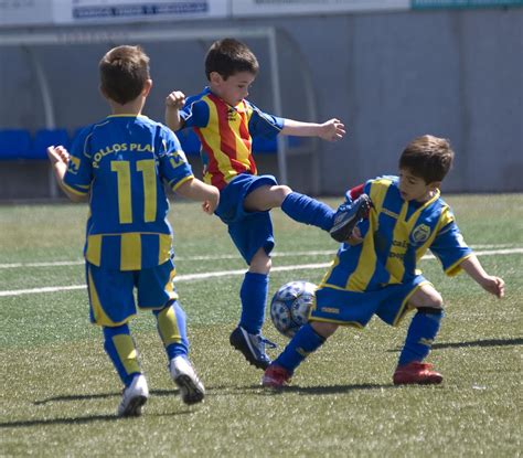 Aprender idiomas en el extranjero: Imagenes de niños jugando futbol - Imagui