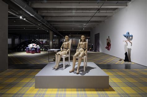 Für ältere garagen oder sondergaragen besteht allerdings die möglichkeit, tore auch auf maß zentimetergenau anfertigen zu lassen. Ausstellungen - Sasha Morgenthaler
