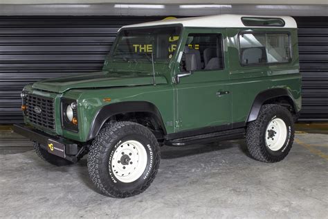 Gallery of 95 high resolution images and press release information. 2002 Land Rover Defender 90 - The Garage
