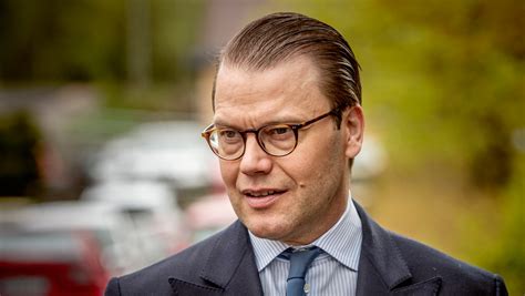 Prins Daniel Hyllad Med Eftertraktat Pris Svensk Dam