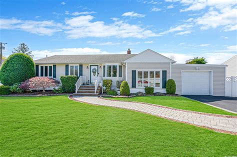 350 Aster Rd West Islip Ny 11795 Mls 3394046 Coldwell Banker