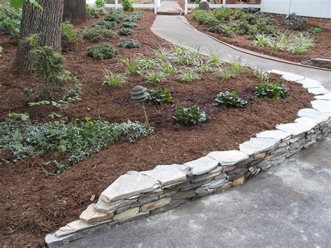 Slate Edging Front Yard Landscaping Landscaping With Rocks Garden