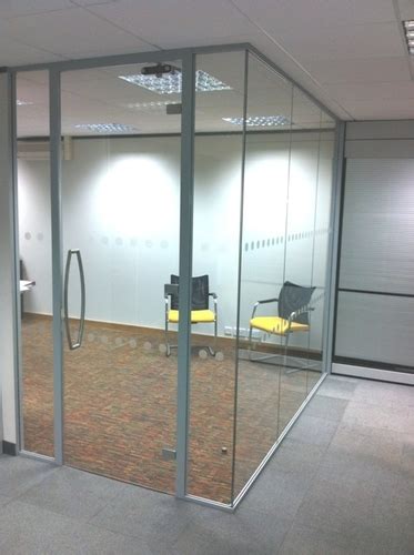 Spaceway Introduces Frameless Glass Office Partitioning