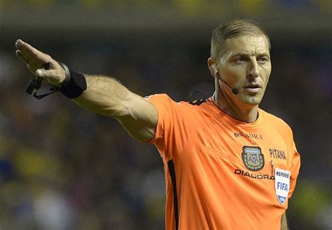 Born 17 june 1975) is an argentine football referee and former actor who refereed at the 2014 fifa world cup, 2015 copa américa and 2018 fifa world cup. En argentinska kommer åtminstone till VM-finalen | All Sport