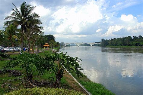 *kuala kangsar:* taman bunga raya hadapan pasaraya jimat hadapan pasaraya sri kawan chandan. Sungai Perak 02 | Perak River, Kuala Kangsar, Perak ...