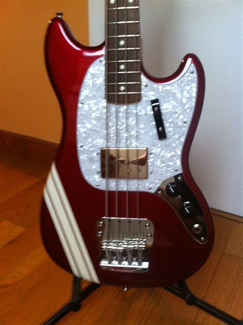 Photo Fender Pawn Shop Mustang Bass Fender Pawn Shop Mustang Bass Candy Apple Red With
