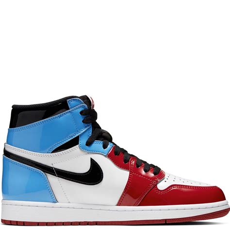 Heritage meets first beginnings as the air jordan 1 high og university blue is releasing soon with a nod contrasting black covers the tongue, laces, and swoosh insignias, while a white midsole rounds out the overall. Air Jordan 1 Retro High OG