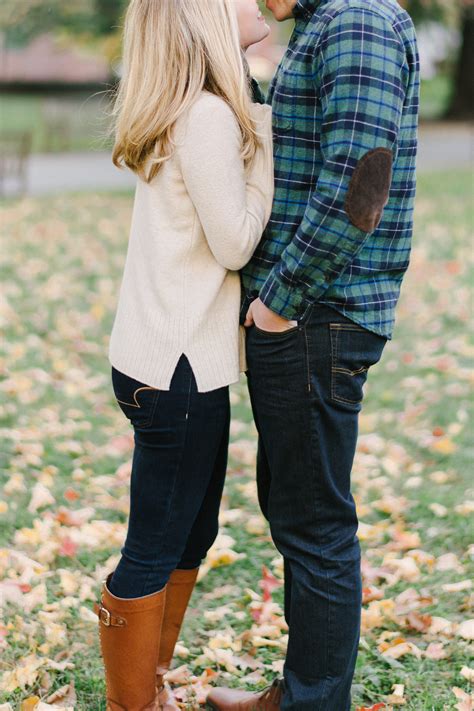 What To Wear For Your Engagement Photos According To Photographers