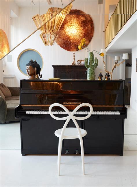 Ribbon chair, recouvert du tissu sundown de larsen, années 1970. Ribbon Chair QEEBOO | DESIGNPERTE.IT