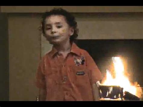 .the world, vicente fernández was born in 1940 and began singing as a young boy. niño de 4 anos cantando cancion de Vicente Fernandez - YouTube
