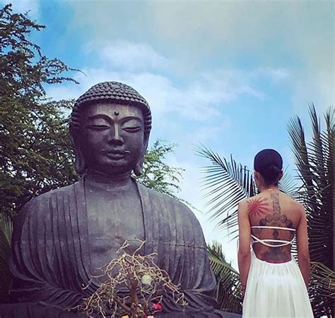 Jhené got a tattoo of a dharmachakra or the wheel of dharma on her shoulder. @ℒɪɪ℘sσɴᴍγʜɪɪ℘s ༗ | Jhene aiko tattoos, Aiko, Jhene aiko
