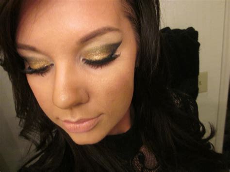 The Artist And The Addict Gold Glitzy Glitter Eyes Tutorial