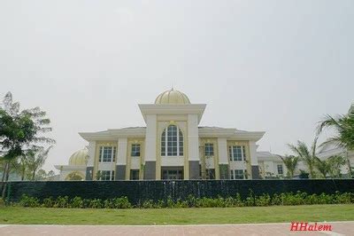 Istana ini dibuka pada tahun 2011 dan menggantikan istana negara lama yang terletak di sebuah kompleks yang berbeda di. HHalem: Woow! . Jom Tengok Apa Ada Dalam Istana Negara ...