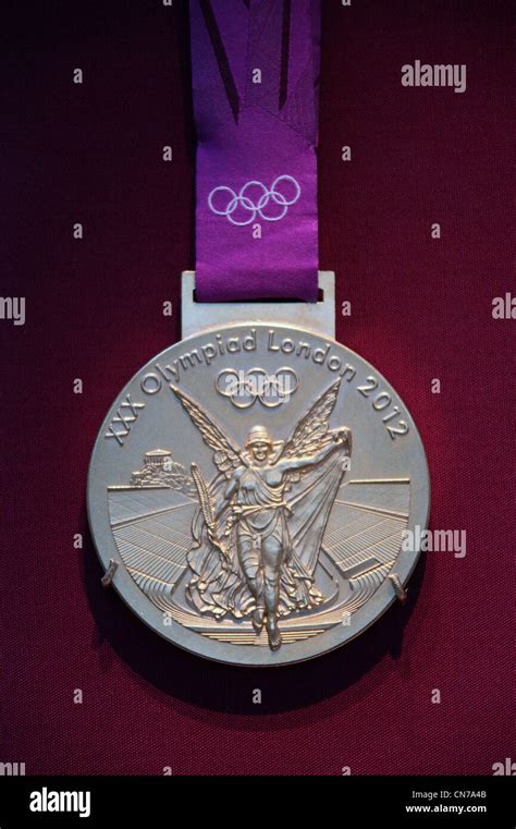 Medaillen Der Olympischen Spiele 2012 Fotos Und Bildmaterial In Hoher