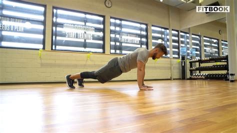 Liegestütze richtig machen Personal Trainer zeigt wie es geht