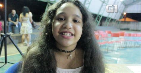 Menina De 8 Anos Lança Livro Em Escola De Cuiabá Adoro Escrever