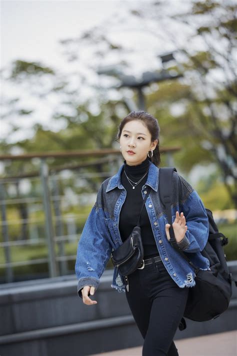 Kim Sae Ron Puts Her Seducing And Thieving Skills To Use In “leverage” Soompi