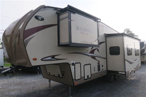 Used 2017 Rockwood Signature Ultra Lite 8280wi Overview Berryland