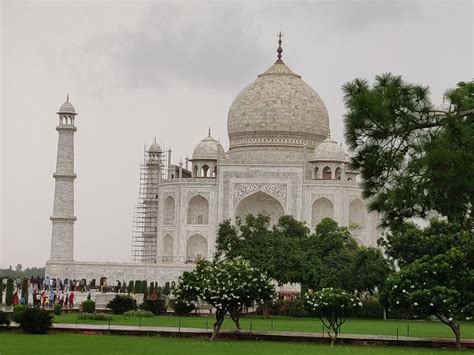 Taj Mahal In The Rain Picture Story From Agra Rachnakar