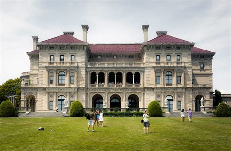 8 Jaw Dropping Facts About The Famous Breakers Mansion In Newport